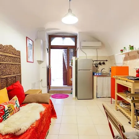 Charming Old Town House Apartman